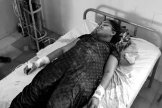 constable attack on woman at kovuru, constable knife attack on lady at kovuru