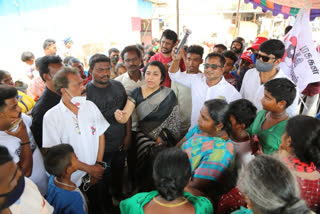 Actress Suhasini campaigned in support of Kamal Haasan in Coimbatore South constituency