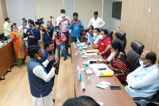 meeting of the RMC Council between the Mayor and the Municipal Commissioner ends with the uproar in ranchi
