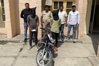 Panipat police arrested mobile snatchers