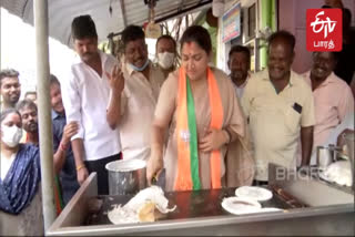 Kushboo turns DOSA MASTER ahead of polls, குஷ்பு, Kushboo, Kushboo turns DOSA MASTER, BJP Thousand Lights Candidate Kushboo, Chennai, Thousand Lights, Chennai