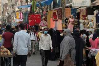 People get cautious about wearing masks in Seelampur market amid increasing cases of corona
