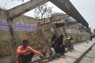 public bus shelters in delhi  bus shelters in timarpur  timarpur delhi public issues  तिमारपुर में बस शेल्टर  बस शेल्टरों की हालत जर्जर दिल्ली  दिल्ली की तिमारपुर विधानसभा