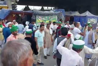 Preparations of farmers for Holika Dahan on Ghazipur border Ghaziabad