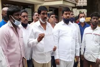 Congress Delegation gives complaint against Ramesh jarkiholi