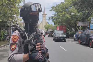 Palm Sunday Blast at Indonesia’s Sulawesi church Roman Catholic cathedral A suicide bomber blew himself outside church குருத்தோலை ஞாயிறு இந்தோனேசியா தற்கொலை படை தாக்குதல்