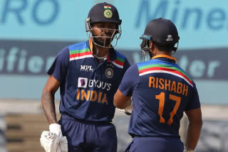 India set target of runs for England in 3rd ODI match in Pune