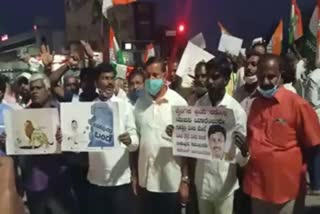 Congress activists protest against Ramesh jarakiholi