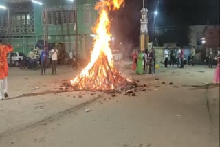 holika-dahan-in-between-corona-protocol-at-pendra