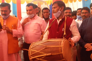 union minister arjun munda wishes holi to people in jamshepur