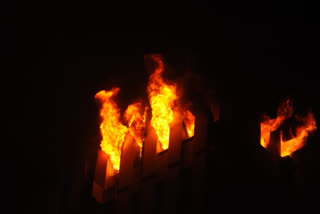 Four shops burnt to ashes in kashi guda