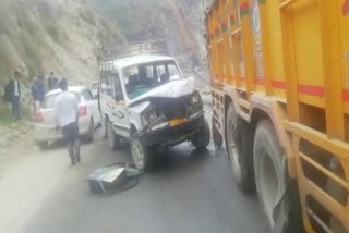 قومی شاہراہ پر حادثہ میں پانچ افراد زخمی زخمی