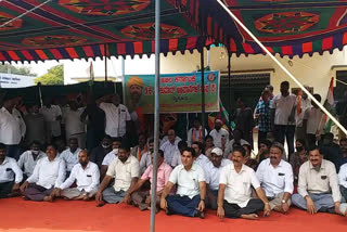 Congress workser protest against Ramesh Jarkiholi in Mysuru