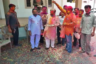 Ajmer North MLA Vasudev Devnani, Devnani played Holi with workers