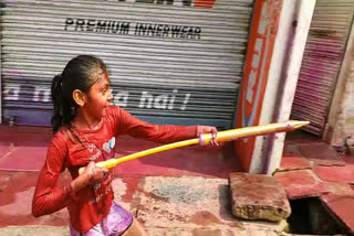 people celebrating holi in jharkhand