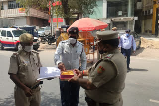 Delhi Police active on holi in kotla mubarakpur delhiDelhi Police active on holi in kotla mubarakpur delhi