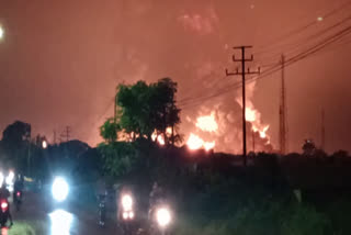 Indonesia's West Java  fire in Indonesia  fire in Pertamina Balongan Refinery  ബലോങ്കൻ റിഫൈനറി  ഇന്തോനേഷ്യ  പശ്ചിമ ജാവ പ്രവിശ്യ