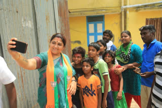 kushboo involves in election campaign ayiram vilaku