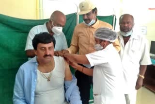 Minister CP Yogeshwar get Covishield vaccine