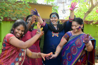 Women's dance in Holi celebrations