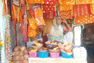 Economic crisis in front of shopkeepers