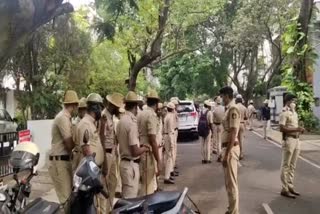 tight police security deplyoed near ramesh jarkiholi  house