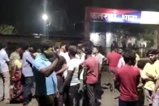 Congress and BJP supporters clash in Dhanbad