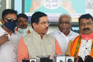 Cabinet minister Prahlad Joshi on Siddaramaiah