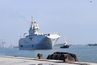 Indian Navy band welcomes two French Navy ships  assault helicopter carrier Tonnerre & Surcouf frigate at Kochi Port in Kerala