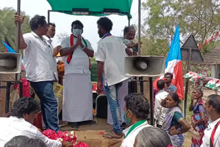 DMK Union Secretary sing a song in collecting vote for sriperumbudur congress candidate