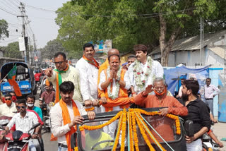 চাঁপদানিতে পদ্ম প্রচারে মনোজ তিওয়ারি