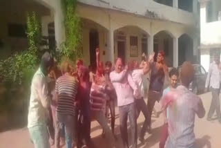 पुलिस कर्मियों ने मनाई होली, करौली की न्यूज  Holi at Karauli police station