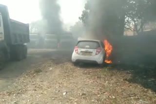 Fire in five vehicles parked in yard in Dhanbad, fire brigade controlled situation