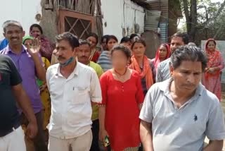 two men and a woman caught by Haldwani addicts