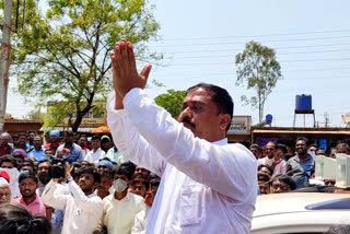 Former mla Mallikarjun Kuba  Submit his Nomination