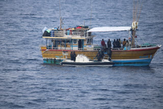 Narcotics arrest 8 in connection with drug smuggling  Sri lankan vessel in Lakshadweep sea.  Indian Coast Guard  മയക്കുമരുന്ന് കടത്ത്  ശ്രീലങ്കൻ പൗരന്മാർ പിടിയിൽ  മയക്കുമരുന്ന് കടത്ത് വാർത്ത