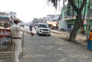 watchman is doing inspection of vehicles on pakur boundary, Police officers remain escape on duty