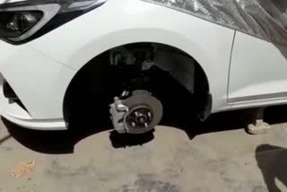 कार की टायर हुई चोरी