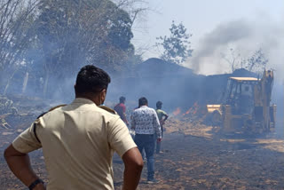 Fire broke out in empty plot of Manendragarh koriya