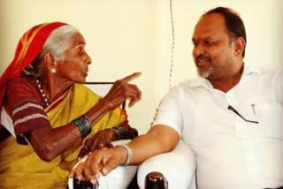 Former Minister Mahadev Jankar's mother passed away