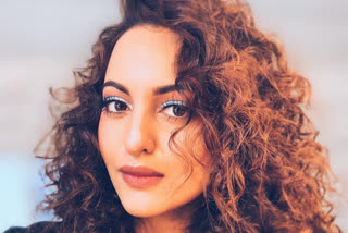 Sonakshi Sinha says her biggest critic is her mom