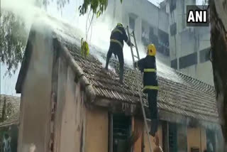 Fire breaks out  district court Nashik fire  distict court record room fire  nashik court fire news  ജില്ല കോടതിയിൽ തീപിടിത്തം  നാസിക്ക് ജില്ല കോടതി തീപിടിത്തം  കോടതി തീപിടിത്തം വാർത്ത