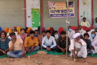 Liquor store protests in Dausa,  Dausa sarpanch liquor shop protest