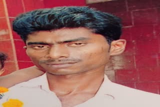 जौनपुर में खेत में जिंदा जला युवक