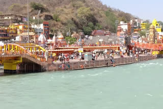 first day of Kumbh Corona fear seen in the devotees