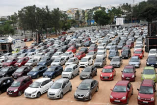 Major auto cos log robust sales in March