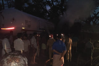 One killed in Palakkad tanker-lorry collision  Palakkad tanker-lorry collision  ടാങ്കറും ലോറിയും കൂട്ടിയിടിച്ച് ഒരാൾ മരിച്ചു  പാലക്കാട് ടാങ്കറും ലോറിയും കൂട്ടിയിടിച്ച് ഒരാൾ മരിച്ചു