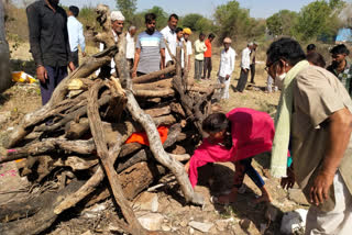 Rajasthan: Daughters perform final rites of their mother