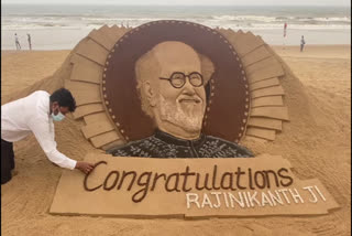 sudarshan patnaik  Dada Saheb Phalke Award  sand art  Superstar Rajnikanth  ദാദാസാഹെബ് ഫാല്‍ക്കെ പുരസ്കാരം  രജനീകാന്ത്  രജനീകാന്തിന് മണല്‍ശില്‍പ്പമൊരുക്കി സുദര്‍ശന്‍