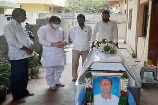 former-mla-uppari-sambaiah-died-mourns-ponnam-prabhakar